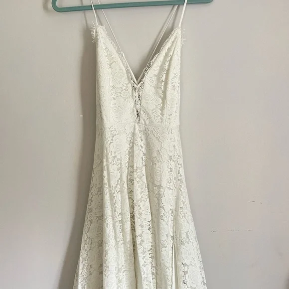 Lulu’s White Lace Dress - Picture 2 of 4